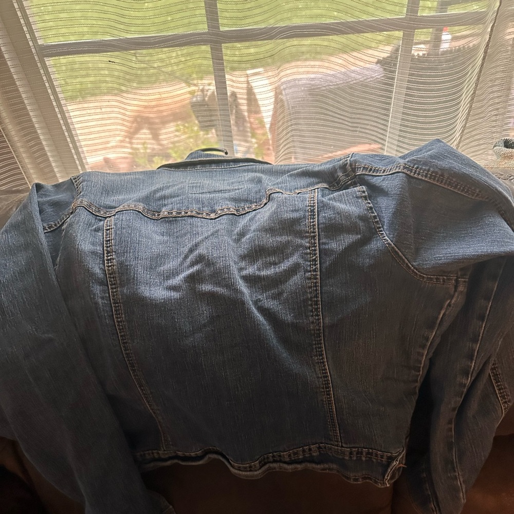Maurice’s x1 crop Jean jacket